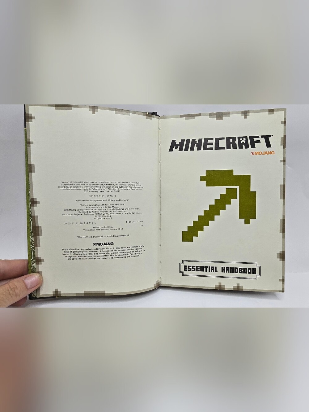 Minecraft Essential Handbook Strategy Guide Book - Picture 4 of 10